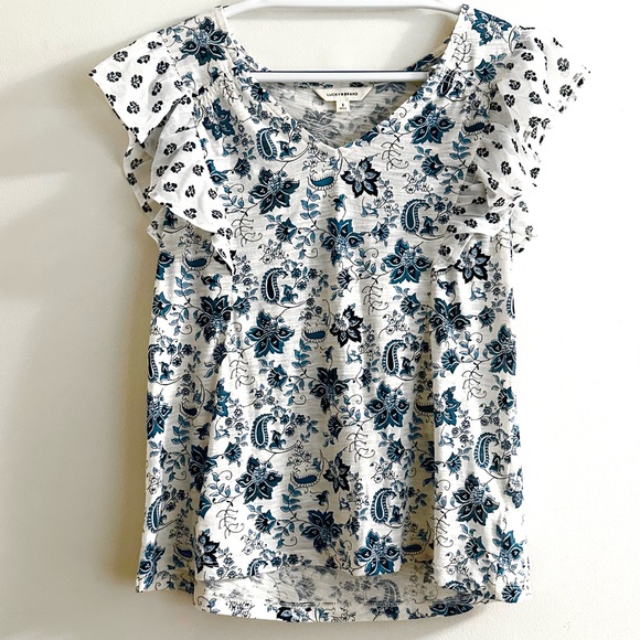 Lucky Brand Tops - Lucky Brand NWOT cap sleeve top with ruffle details white/blue print size S